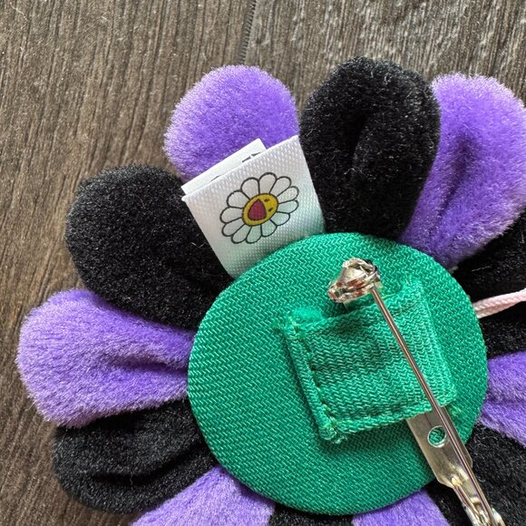 8*8CM Takashi Murakami Flower Rainbow Strap Pin Broach Badge Kaikai Kiki Brooch - Picture 8 of 10
